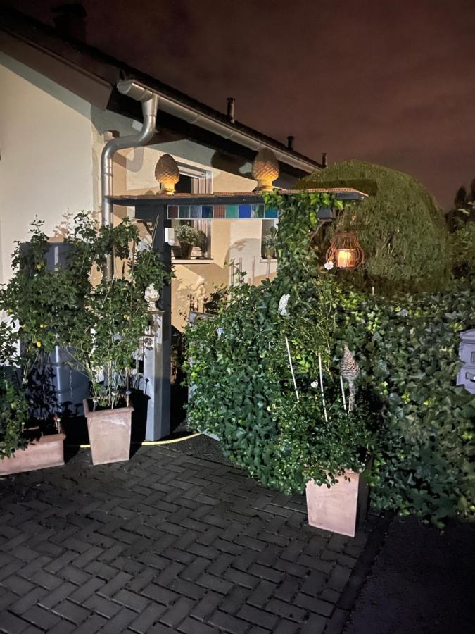 Appartement Region Esslingen - Naehe Messe - Flughafen - Stuttgart - Wohnen Und Arbeiten Auf Zeit In 120M2 Wohlfuehlatmosphaere - Ab 3 Uebernachtungen - Geeignet Fuer 4 Pers Incl Kinder - Beistellbett Moeglich - Kinder Und Tiere Willkommen - Garage F Altbach エクステリア 写真